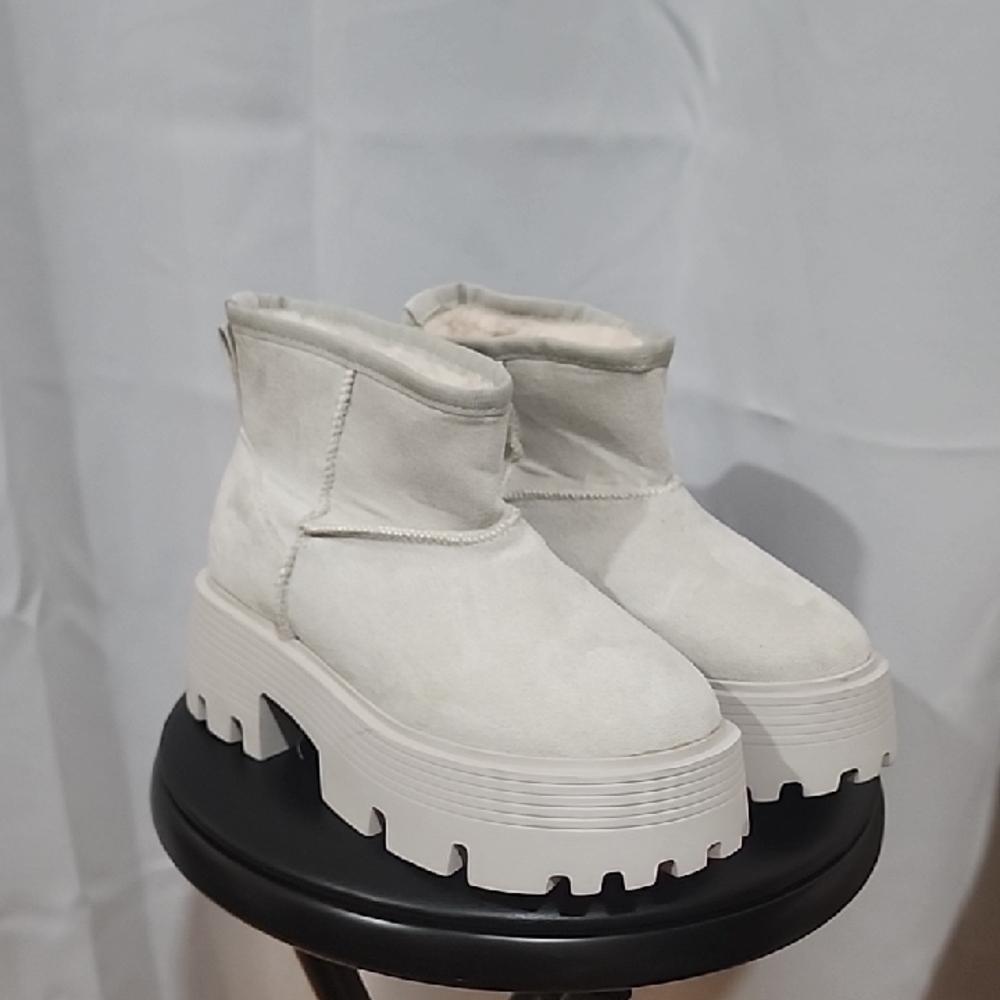 Pink Lily Cream Winter Platform Boots